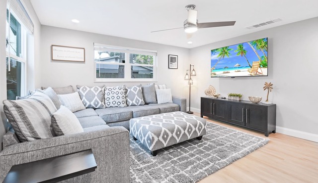 Newly Renovated Close to Beaches Firepit