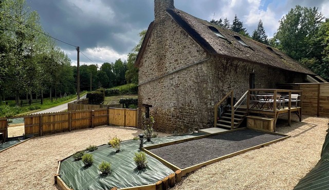Newly renovated country apartment on the banks of the couesnon river