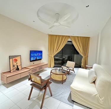 NEWLY REnOVATED Comfy Beachfront View at Seri Bulan Port Díckson