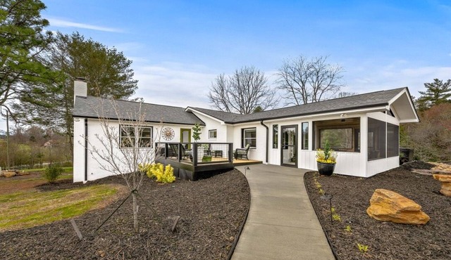 Newly renovated, convenient to area attractions yet very serene