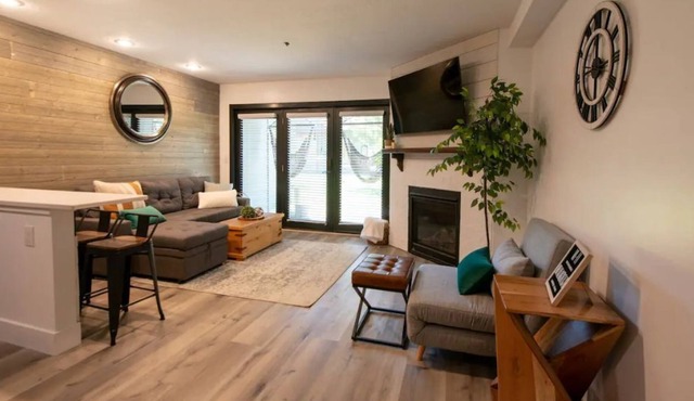 Newly Renovated Condo Near 3 Ski Resorts and 5 min to Lake