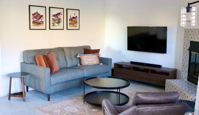 Newly renovated condo with mountain views!