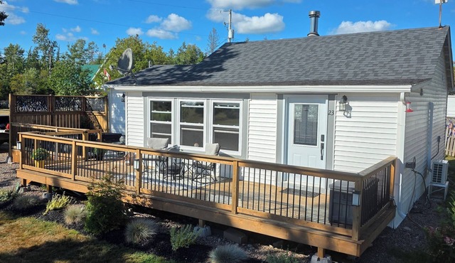 Newly renovated cottage. 30 second walk to the beach. New hot tub addition!