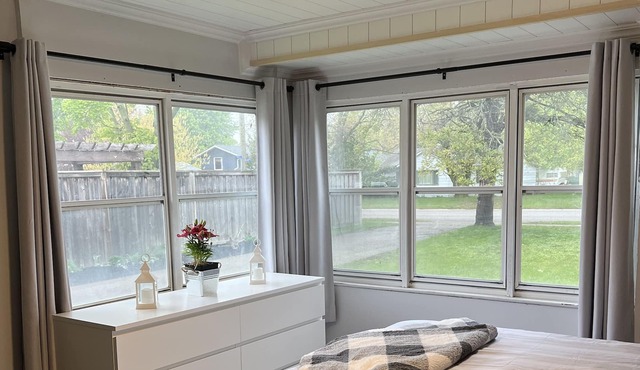 Newly Renovated Cottage Between Port Elgins Main Beach and Downtown Core