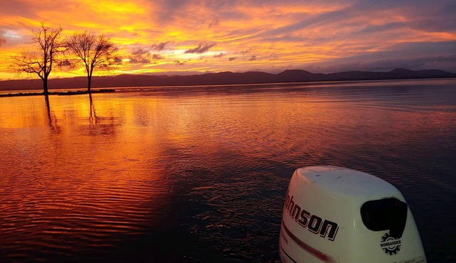 Newly renovated cottage on the Great Sacandaga Lake! 30min from Saratoga Springs