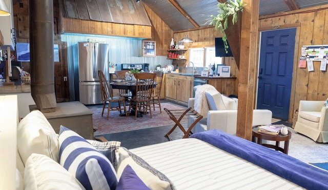 Newly renovated cottage close to waterfront and boat ramps