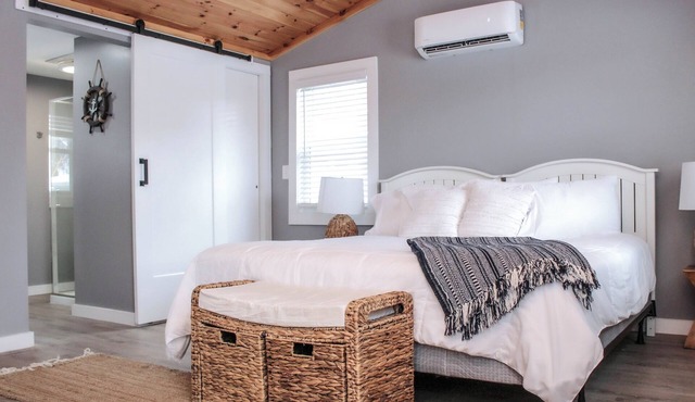 Newly Renovated Cottage on Oak Orchard Creek