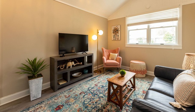 Newly Renovated Cottage within Walking Distance to Historic Manteo Waterfront