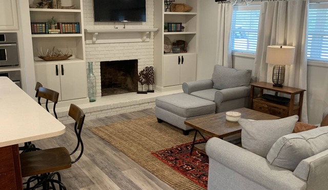 Newly Renovated, Cozy 3 Bedroom Home - 5 minutes from Enid Lake