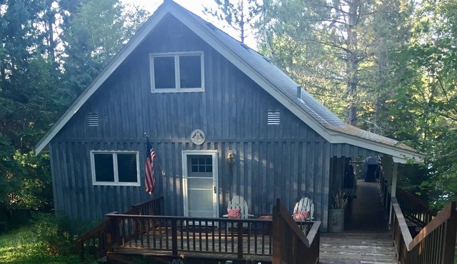 Newly renovated, cozy cabin close to winter activities!