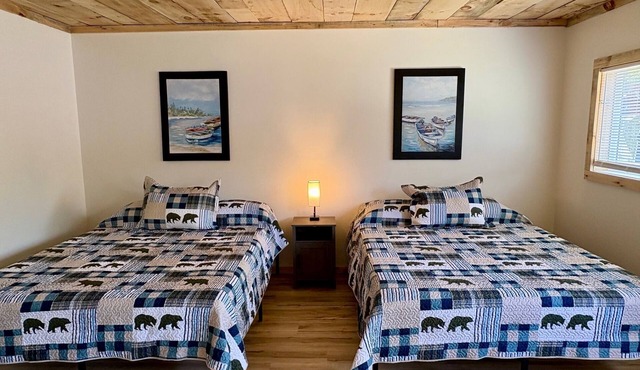 NEWLY RENOVATED! Cozy cabin with WiFi and AC in charming Oscoda