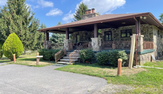 Newly Renovated Cozy/ Spacious VILLA in Nature