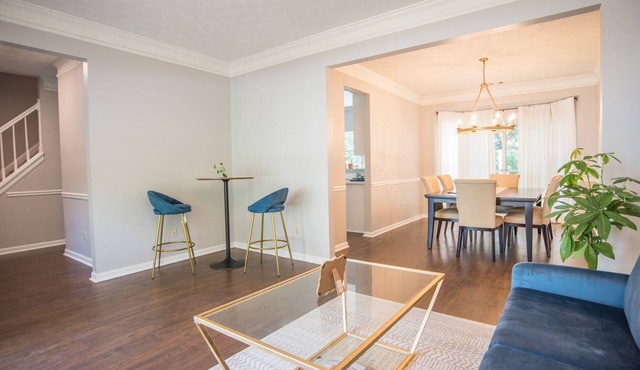 Newly Renovated, Cozy, and Modern 4 Bedroom House