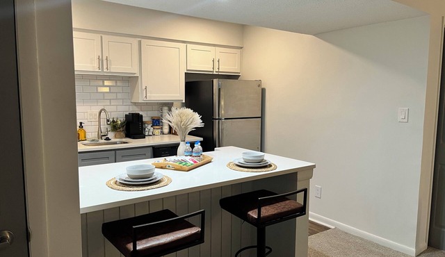 Newly renovated cozy apartment near Midcity!