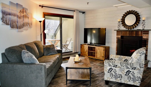 Newly renovated cozy ski retreat with view of Killington slopes
