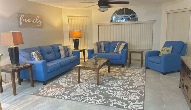 Newly renovated. Cozy Stylish Condo 7mi to Disney