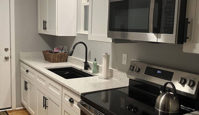 Newly renovated cozy 1-bedroom cottage in charming Lithopolis