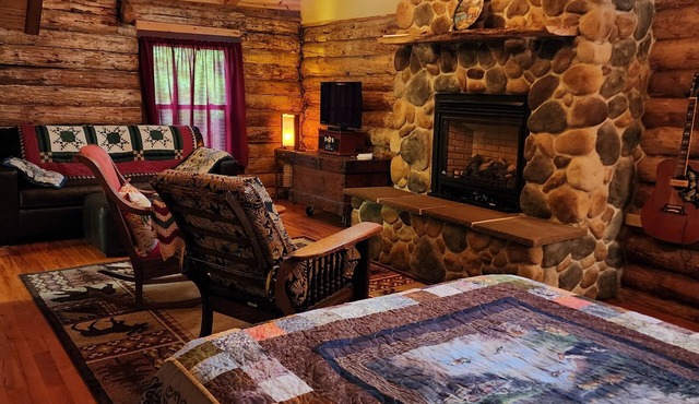 Newly renovated. Cozy home for a perfect quiet getaway 25 miles from Marquette