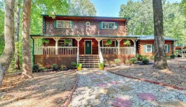 NEWLY RENOVATED Cozy Elegant Cabin Good for Large Groups