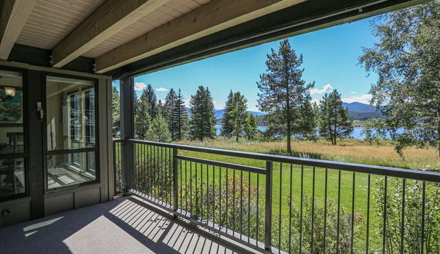 Newly Renovated Cozy Waterfront Condo on Lake Dillon!