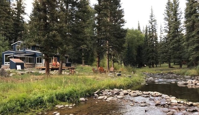 Newly Renovated Creekside Cabin!