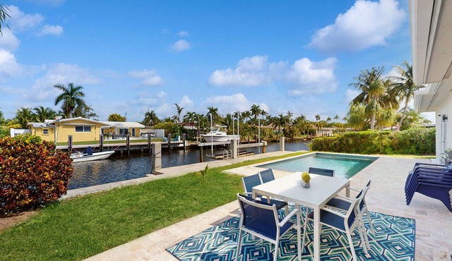 Newly Renovated - Dog Friendly Waterfront home with pool & BBQ