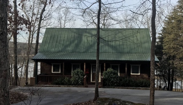 NEWLY RENOVATED DECK! Private lakefront home minutes from Clemson; private dock