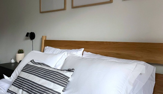 Newly renovated dog-friendly home with large backyard near PDX!