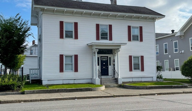 Newly renovated downtown Studio