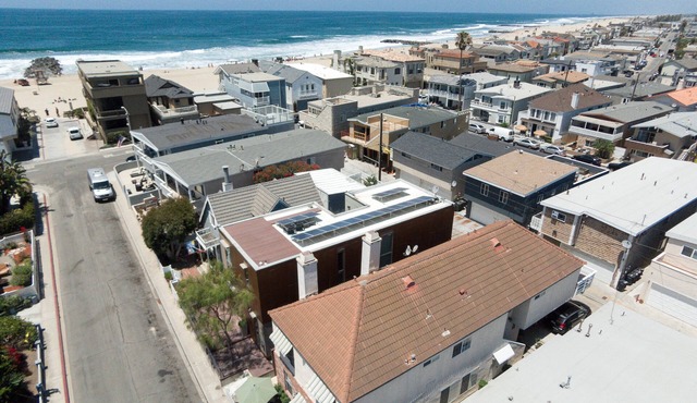 Newly renovated Duplex steps to the sand 3bd/4bath