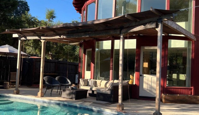 Newly renovated eccentric round house in historic Angels Camp