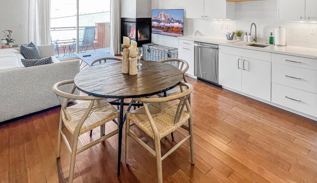 Newly Renovated, Enjoy| Sunrise and Sunset Views from Private Hot Tub