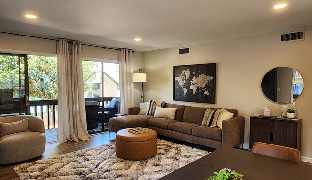 Newly renovated, Enjoy the beautiful Fall Weather in the South!