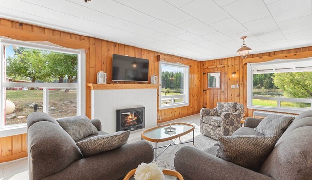 Newly Renovated, Eureka Lakefront Retreat!