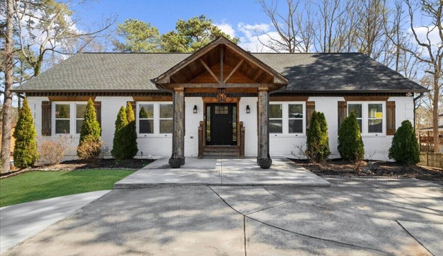 Newly Renovated Family Home near Coolray Stadium!