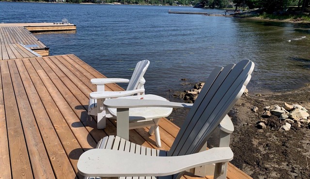 Newly renovated family cottage on Georgian Bay steps from Honey Harbourn