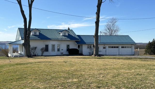 Newly Renovated Farmhouse Finger Lakes