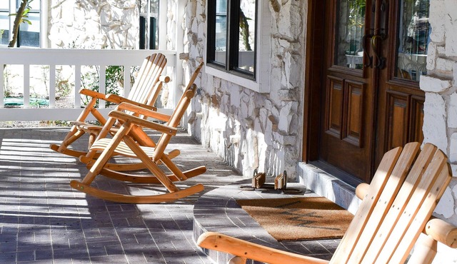 Newly Renovated Farmhouse on a Working Horse Ranch Near Popular Wedding Venues