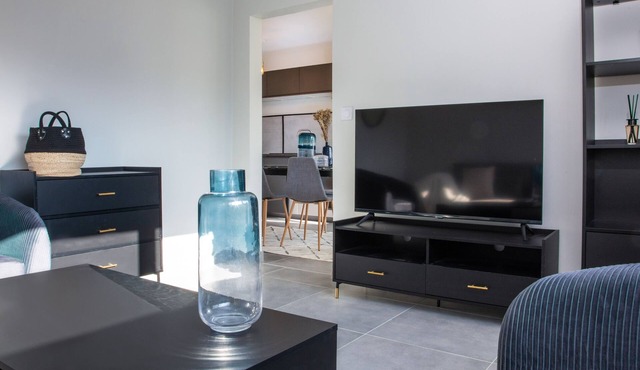 Newly renovated apartment, quiet and bright, 10 minutes from Geneva airport.