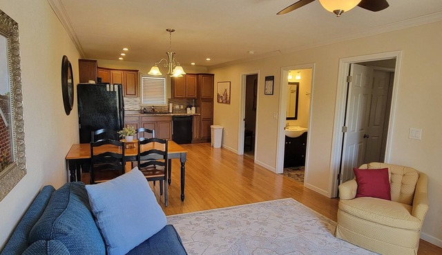 Newly Renovated Full Family Apt. - Centrally Located in Nauvoo - some stairs