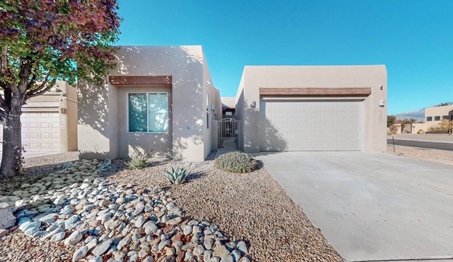 Newly renovated! Furnished Luxury Rental! Near Balloon Fiesta Park!