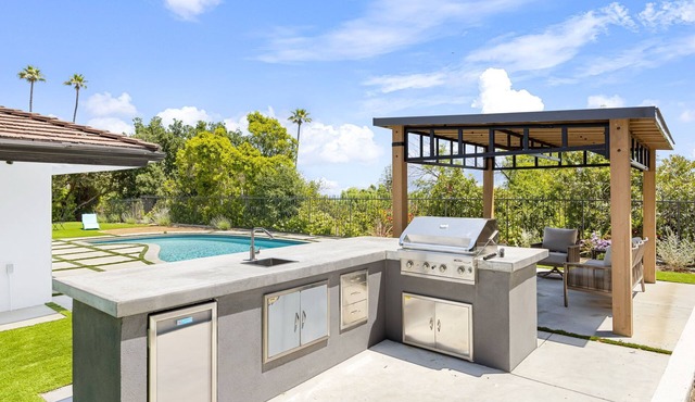 Newly renovated & furnished Stunning Hilltop home with Pool