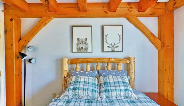 Newly Renovated/Furnished Condo, just 3 min to Sunday River!