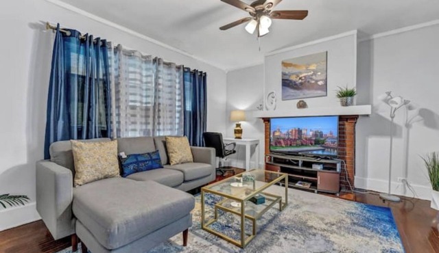 Newly Renovated G. Floor House:3 Bedrooms with Living Dining & Large Kitchen