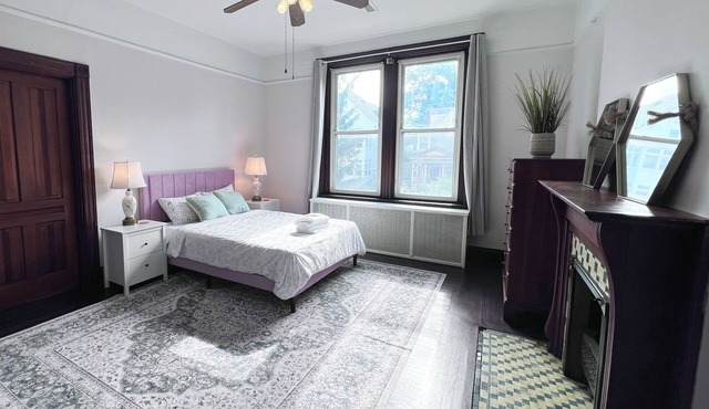 Newly Renovated Gaslight Clifton stay— Steps to Ludlow Ave - 4BD/2BA