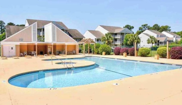 Newly renovated golf condo in quiet community with pool!