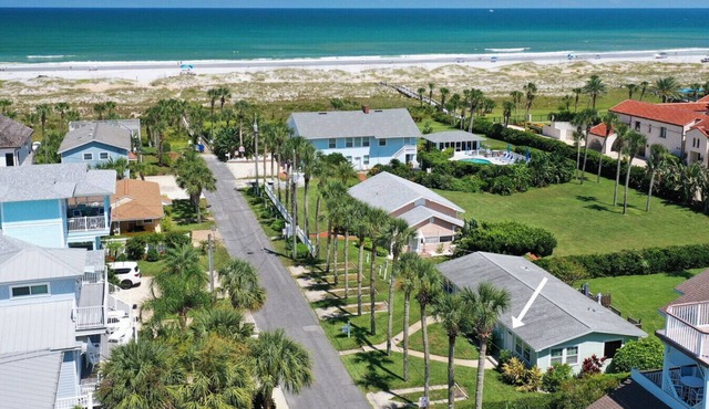 Newly Renovated Ground floor 1BR + Office/Den Cottage on Oceanfront Property with Pool Access, Pet Friendly