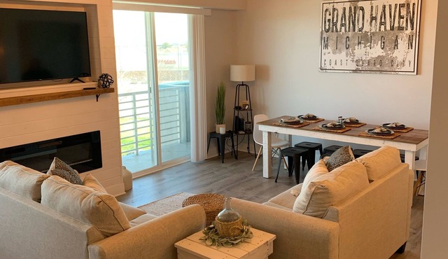 Newly Renovated: Grand Landing #311. lofted 3 BR, 2 bath, 2 bunks 10 guests!