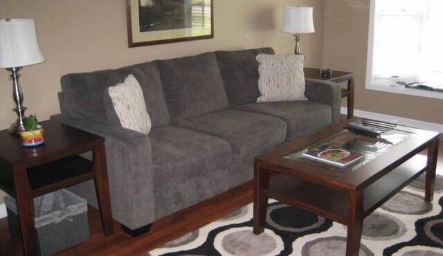 Newly Renovated - Great For Couple - - Quiet East End Neighborhood