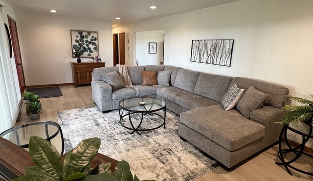 Newly renovated house minutes from Granite Peak, Nine Mile, Wausau & Hospitals